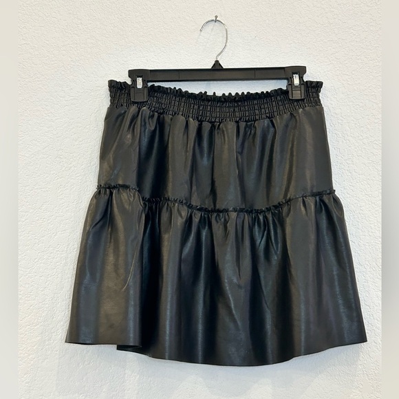 Laundry by Shelli Segal Smocked Waist Faux Leather 2 Tier Mini Skirt - Picture 3 of 5